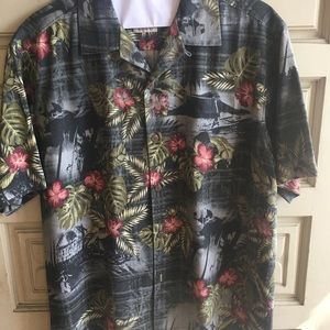 Tommy Bahama Hawaiian print shirt size medium hula girl detail